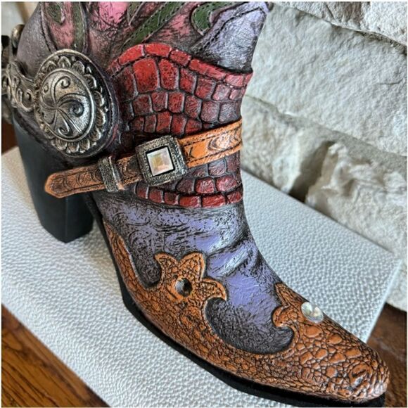 Western Boot Bedazzled Cowgirl Wall Hanging Decor - Picture 12 of 14